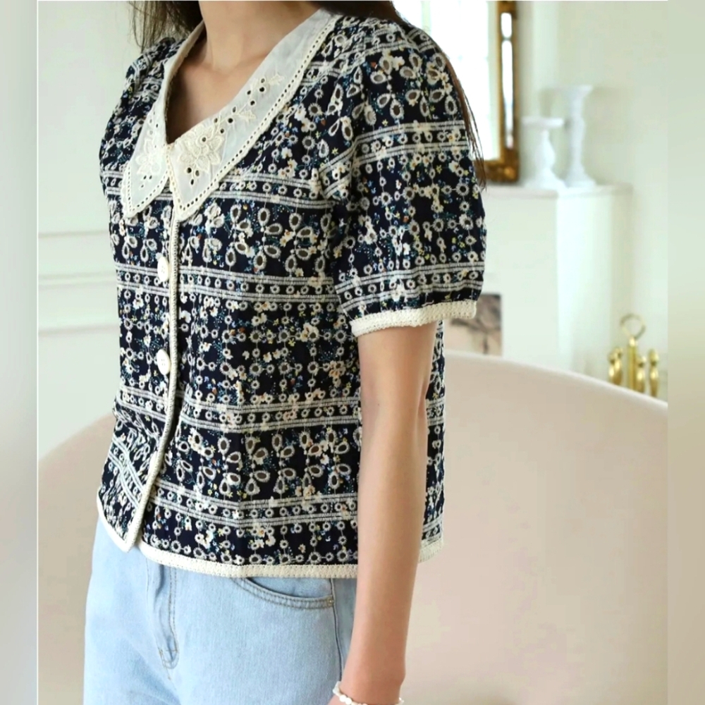 Van Ake Floral Collared Eyelet Cottagecore Button Down Top. Size Est Small